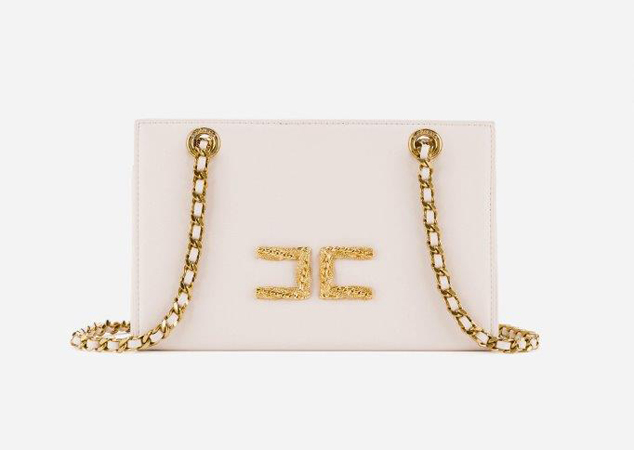 حقائب بطابع رومانسي وأنيق لخزانتك الصيفية