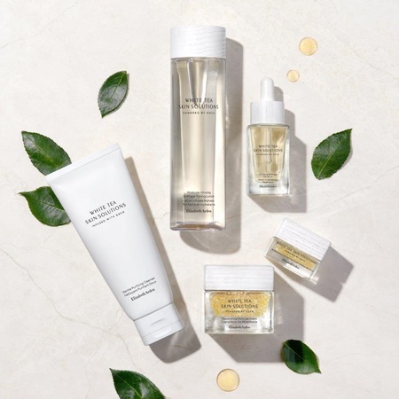 دعي بشرتك تنعم بفوائد مضادات الأكسدة للشاي الأبيض مع مستحضرات إليزابيث أردن