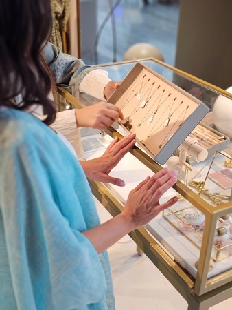 3 متاجر راقية في دبي تعرض أحدث مجوهرات Etika Jewels ... اختاري منها لإطلالات عيد الفطر