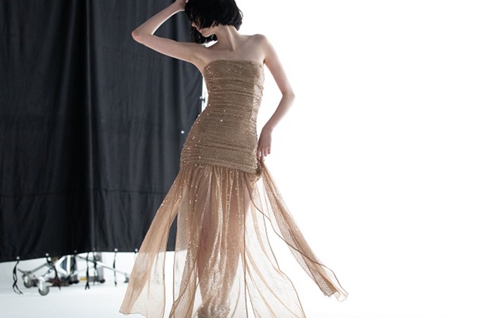 H&M  تشكيلة تعيدك إلى وهج الثمانينيات… بروح عصرية جريئة