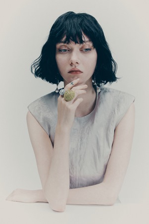 H&M  تشكيلة تعيدك إلى وهج الثمانينيات… بروح عصرية جريئة