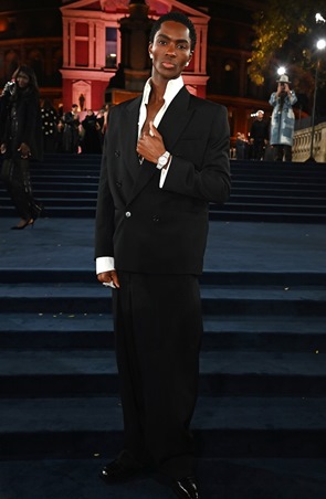 اختاري إطلالة عصرية من مجموعة ستيلا مكارتني وH&M