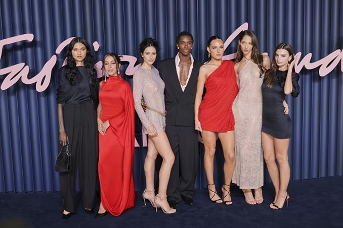 اختاري إطلالة عصرية من مجموعة ستيلا مكارتني وH&M