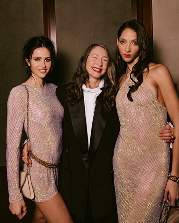 اختاري إطلالة عصرية من مجموعة ستيلا مكارتني وH&M