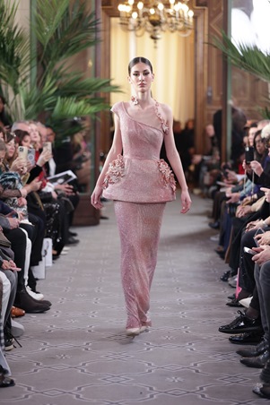 أزياء هويدا بريدي تعيد إحياء الفنون الحرفية التراثية السورية لتسطع في باريس