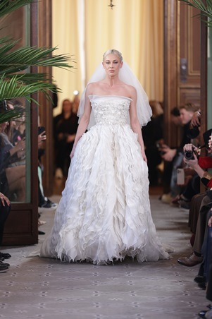 أزياء هويدا بريدي تعيد إحياء الفنون الحرفية التراثية السورية لتسطع في باريس