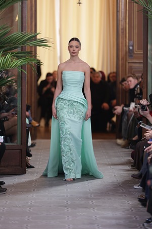 أزياء هويدا بريدي تعيد إحياء الفنون الحرفية التراثية السورية لتسطع في باريس