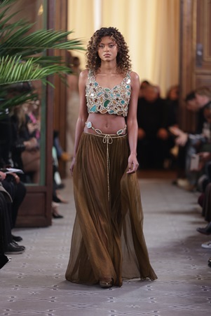 أزياء هويدا بريدي تعيد إحياء الفنون الحرفية التراثية السورية لتسطع في باريس