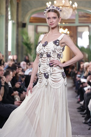 أزياء هويدا بريدي تعيد إحياء الفنون الحرفية التراثية السورية لتسطع في باريس