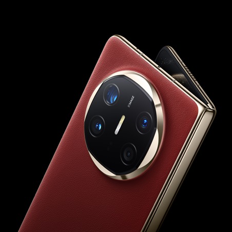 إعادة تعريف الكلاسيكية: HUAWEI Mate X6  يضع معياراً جديداً للهواتف القابلة للطي