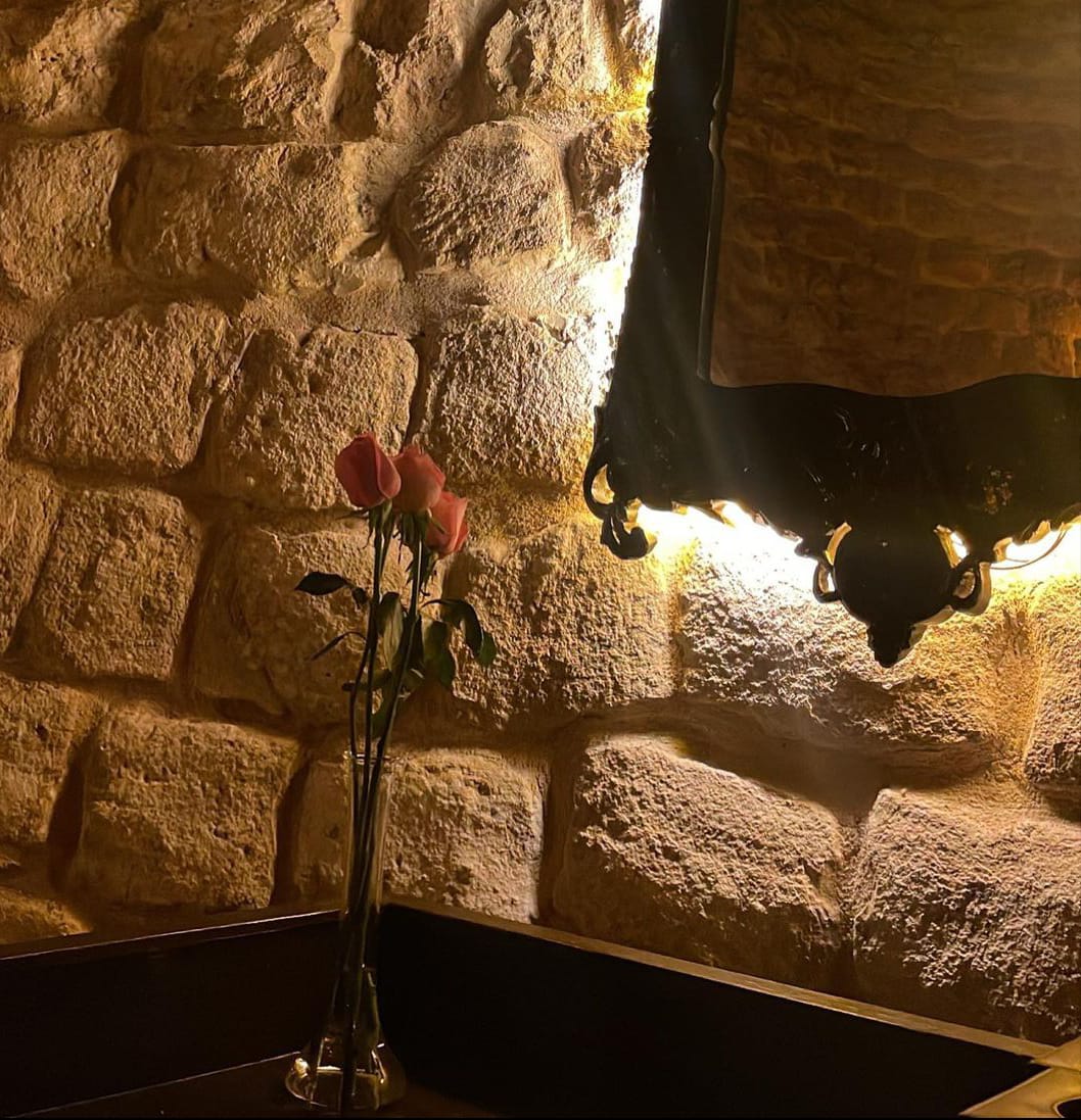 عشاء رومانسي وقُبلة بين كريستيانو رونالدو جورجينا رودريغز في الرياض