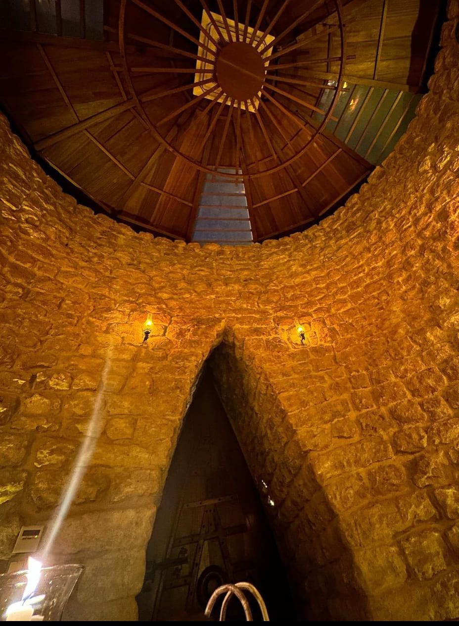 عشاء رومانسي وقُبلة بين كريستيانو رونالدو جورجينا رودريغز في الرياض