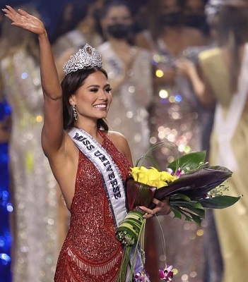 بسبب صورة قديمة ملكة جمال الكون متهمة بالخداع ومهددة بسحب اللقب