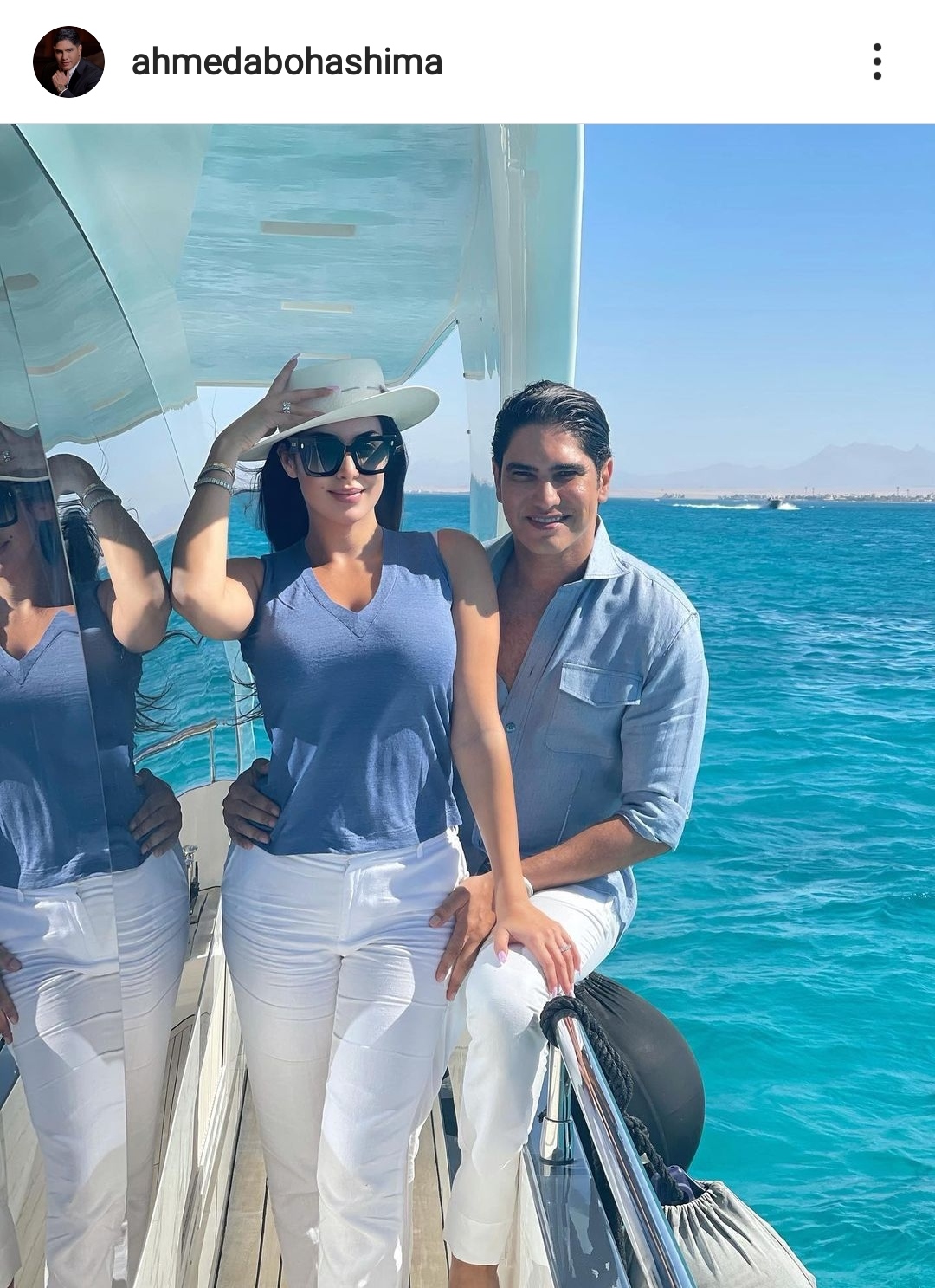 ياسمين صبري وأبو هشيمة يقضيان إجازتهما في عرض البحر بملابس متناسقة