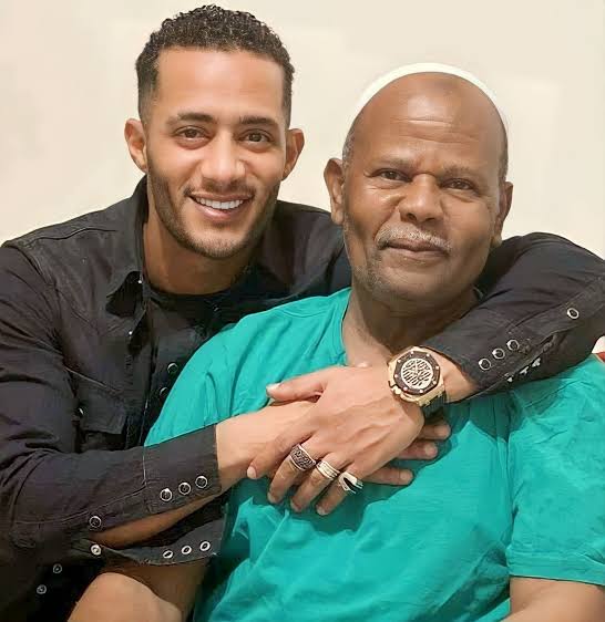 وفاة والد محمد رمضان والفنان يكشف عن موعد الجنازة