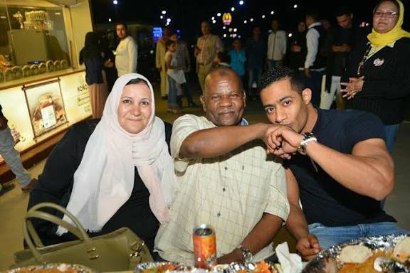 وفاة والد محمد رمضان والفنان يكشف عن موعد الجنازة