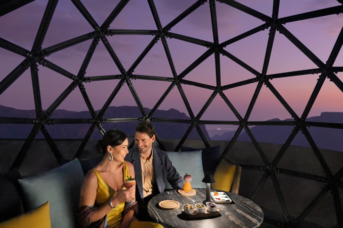 استمتعي بأجواء مميزة لموسم عــيد الميلاد وليلة رأس السنة في منتجع إنديغو الجبل الأخضر