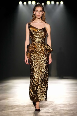 Jason Wu يخرج من منطقة الراحة إلى التطور في مجموعة خريف وشتاء 2024