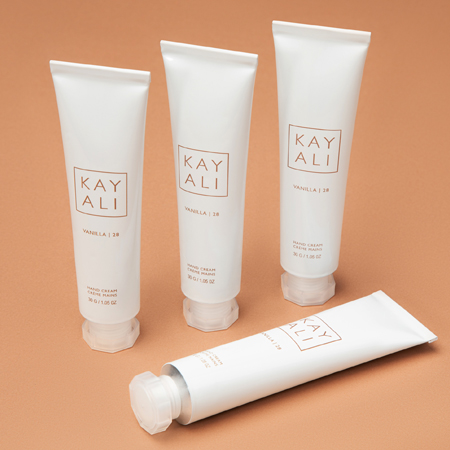 KAYALI توسّع عالم عطر Vanilla | 28 مع لوشن مغذٍّ بنفحات آسرة
