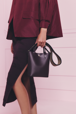 استعدادات عام 2025 تبدأ في Longchamp بأناقة وردية مبهجة