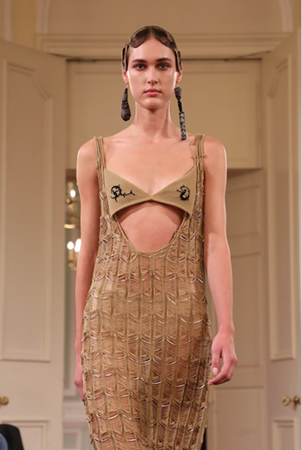 إليكِ إطلالات جمال مذهلة في أسبوع الموضة بلندن 2023