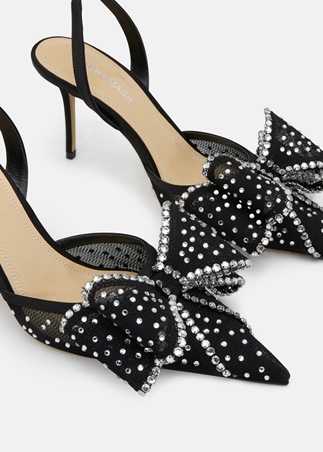 استعدي لتجديد إطلالتك في موسم الأعياد