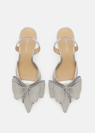 استعدي لتجديد إطلالتك في موسم الأعياد