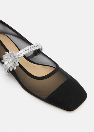 استعدي لتجديد إطلالتك في موسم الأعياد