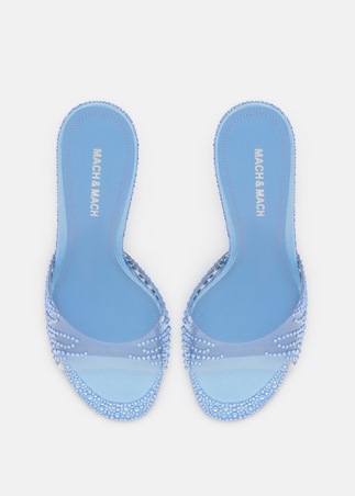 استعدي لتجديد إطلالتك في موسم الأعياد