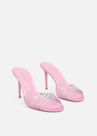 استعدي لتجديد إطلالتك في موسم الأعياد