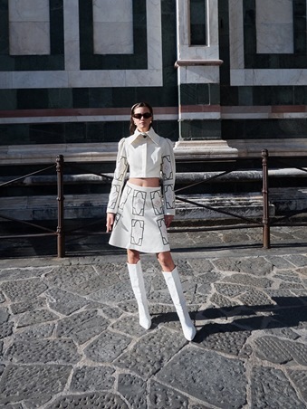 إطلالتك بروح عصرية وقوية من وحي فلورنسا