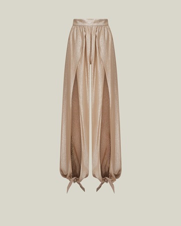 تألقي في موسم الأعياد بهذه القطع