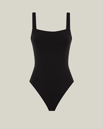 تألقي في موسم الأعياد بهذه القطع