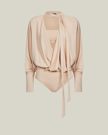 تألقي في موسم الأعياد بهذه القطع