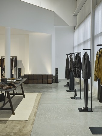 Massimo Dutti تحيي ذاكرة الجلد في أسبوع دبي للتصميم