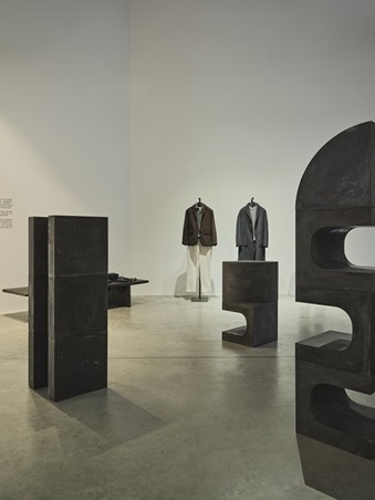 Massimo Dutti تحيي ذاكرة الجلد في أسبوع دبي للتصميم