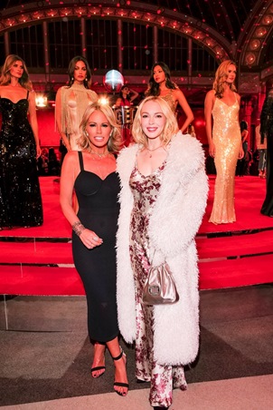 لحظات بعد الغروب: أناقة L’AGENCE لربيع 2026