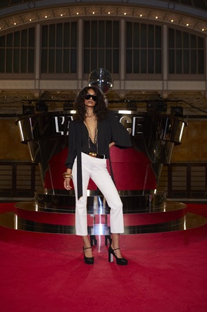 لحظات بعد الغروب: أناقة L’AGENCE لربيع 2026