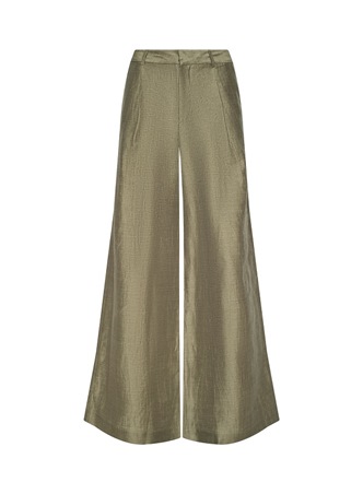 لحظات بعد الغروب: أناقة L’AGENCE لربيع 2026