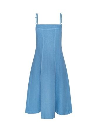 لحظات بعد الغروب: أناقة L’AGENCE لربيع 2026