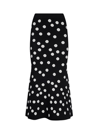 لحظات بعد الغروب: أناقة L’AGENCE لربيع 2026