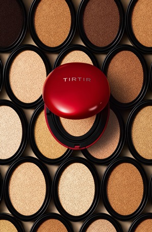 Namshi x TIRTIR  تطلق بوب-أب الأعياد في دبي وتكشف عن V من BTS سفيراً عالمياً