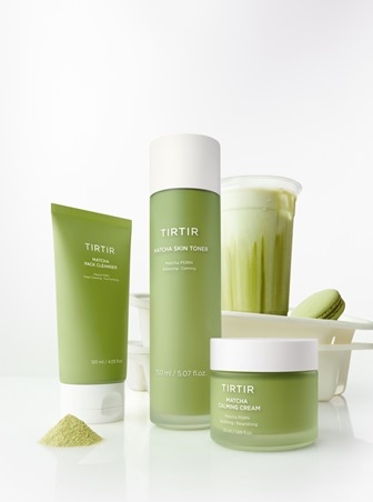 Namshi x TIRTIR  تطلق بوب-أب الأعياد في دبي وتكشف عن V من BTS سفيراً عالمياً