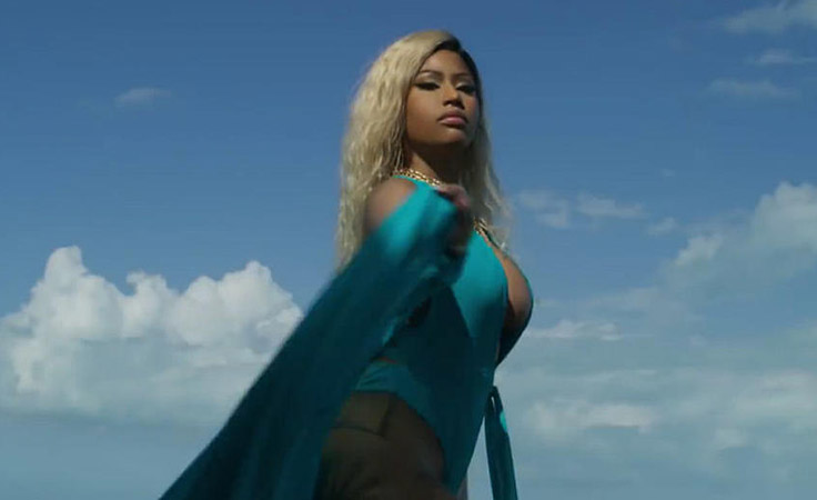 آريانا غراندي ونيكي ميناج في كليب جديد معاً