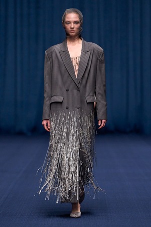 اليوم الخامس من أسبوع دبي للموضة… أربع رؤى ترسم ملامح خريف وشتاء 2027