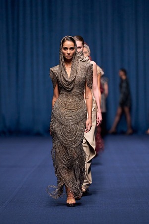 اليوم الخامس من أسبوع دبي للموضة… أربع رؤى ترسم ملامح خريف وشتاء 2027