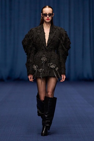 اليوم الخامس من أسبوع دبي للموضة… أربع رؤى ترسم ملامح خريف وشتاء 2027