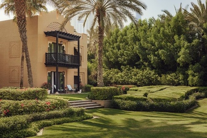 تسوّقِي وأقيمي… تجربة فخمة لا تشبه غيرها في قلب دبي