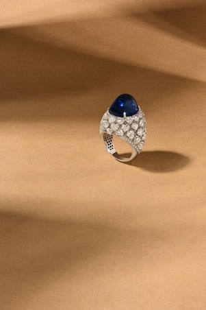 الياقوت الأزرق الخلاب يضع بصمته الملكية على أحدث مجوهرات Parure Atelier