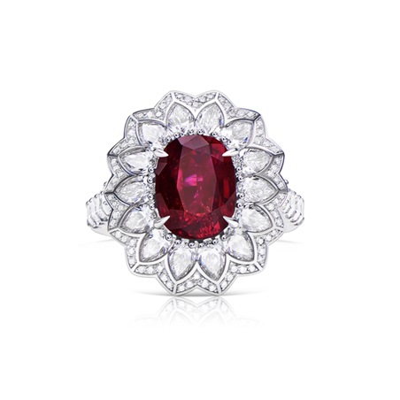 الياقوت الأحمر يتوهج في قلب مجموعة Parure Atelier الجديدة